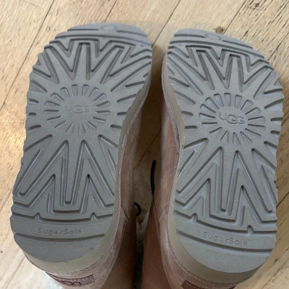 UGG Chestnut Suede Short Boots with Cream Shearling Cuff - Picture 4 of 5